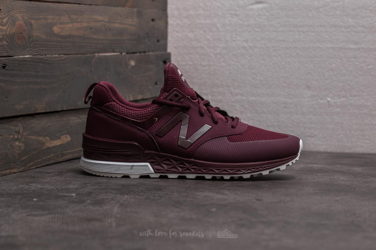 Chaussures et baskets homme New Balance 574 Maroon Footshop