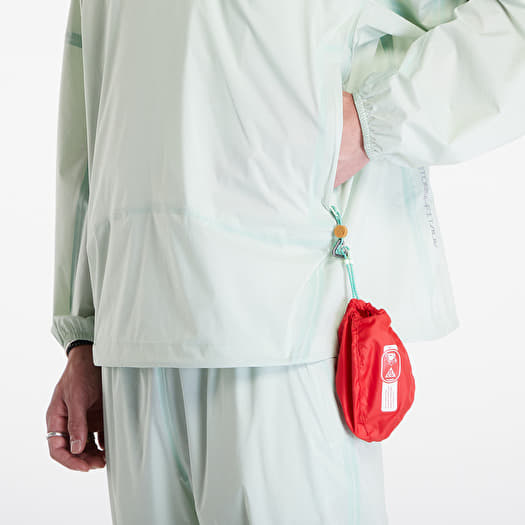 nike jacket that turns into a bag