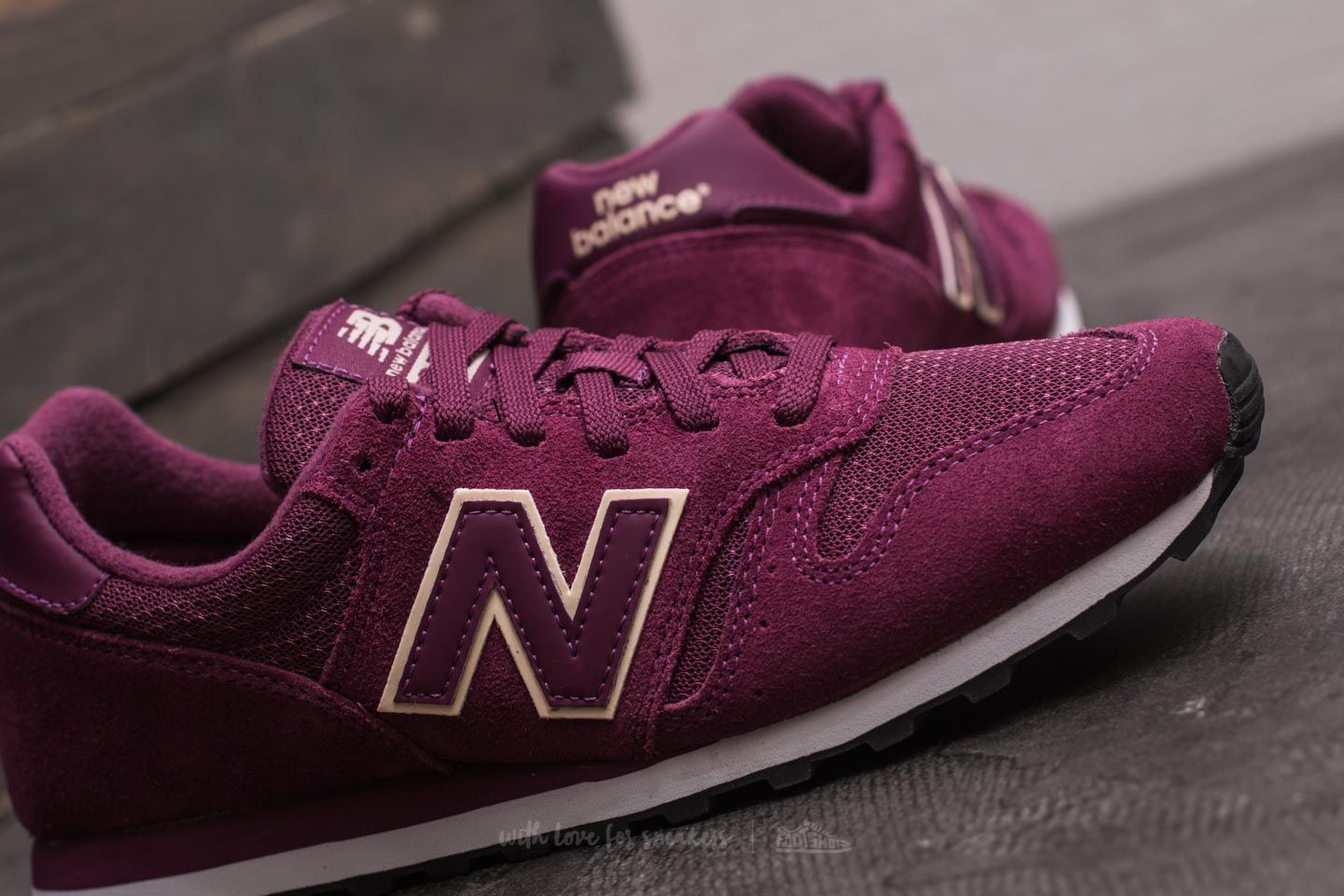Дамски кецове и обувки New Balance 373 Purple