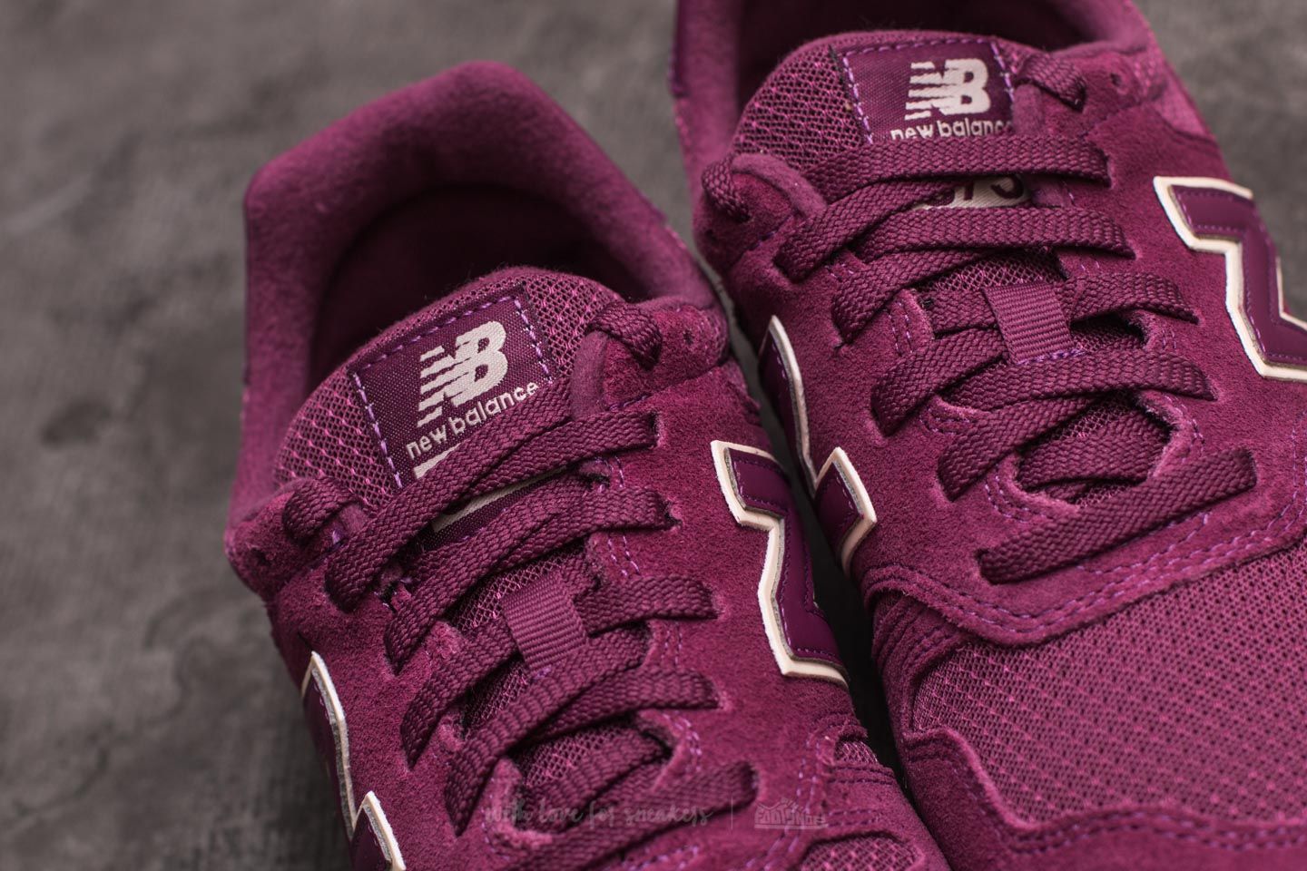 Дамски кецове и обувки New Balance 373 Purple