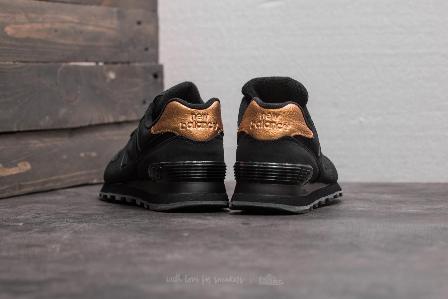 Women's shoes New Balance 574 Black/ Gold