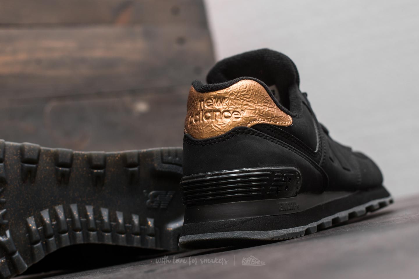 New balance discount 574 black gold
