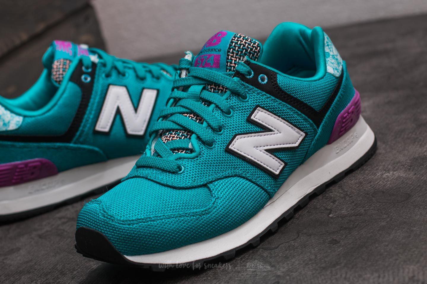 New balance 574 blue and pink top