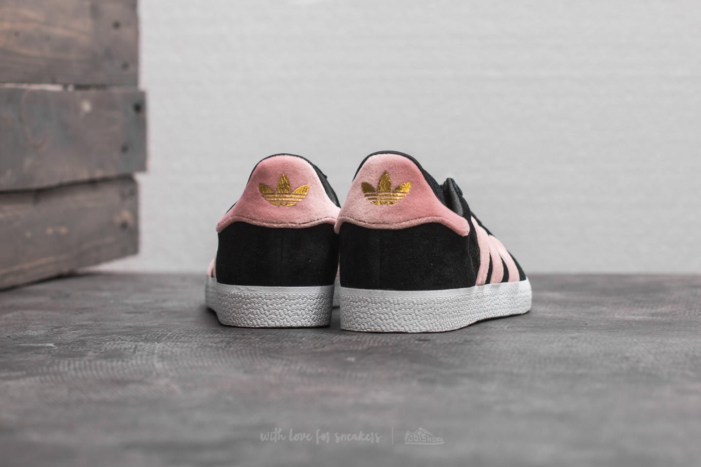 Women's shoes adidas Gazelle W Core Black/ Raw Pink/ Gold Foil