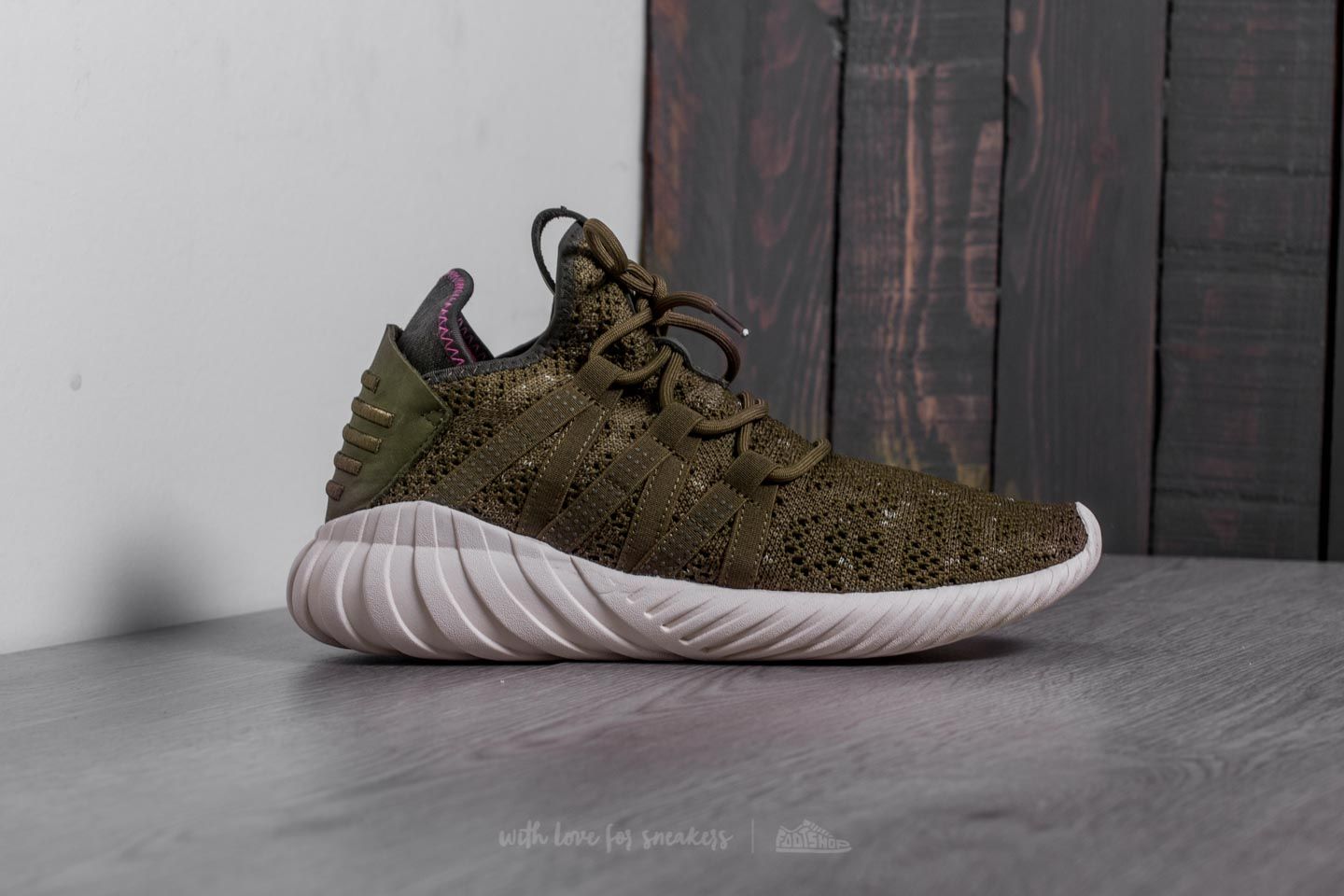 Adidas hotsell tubular olive