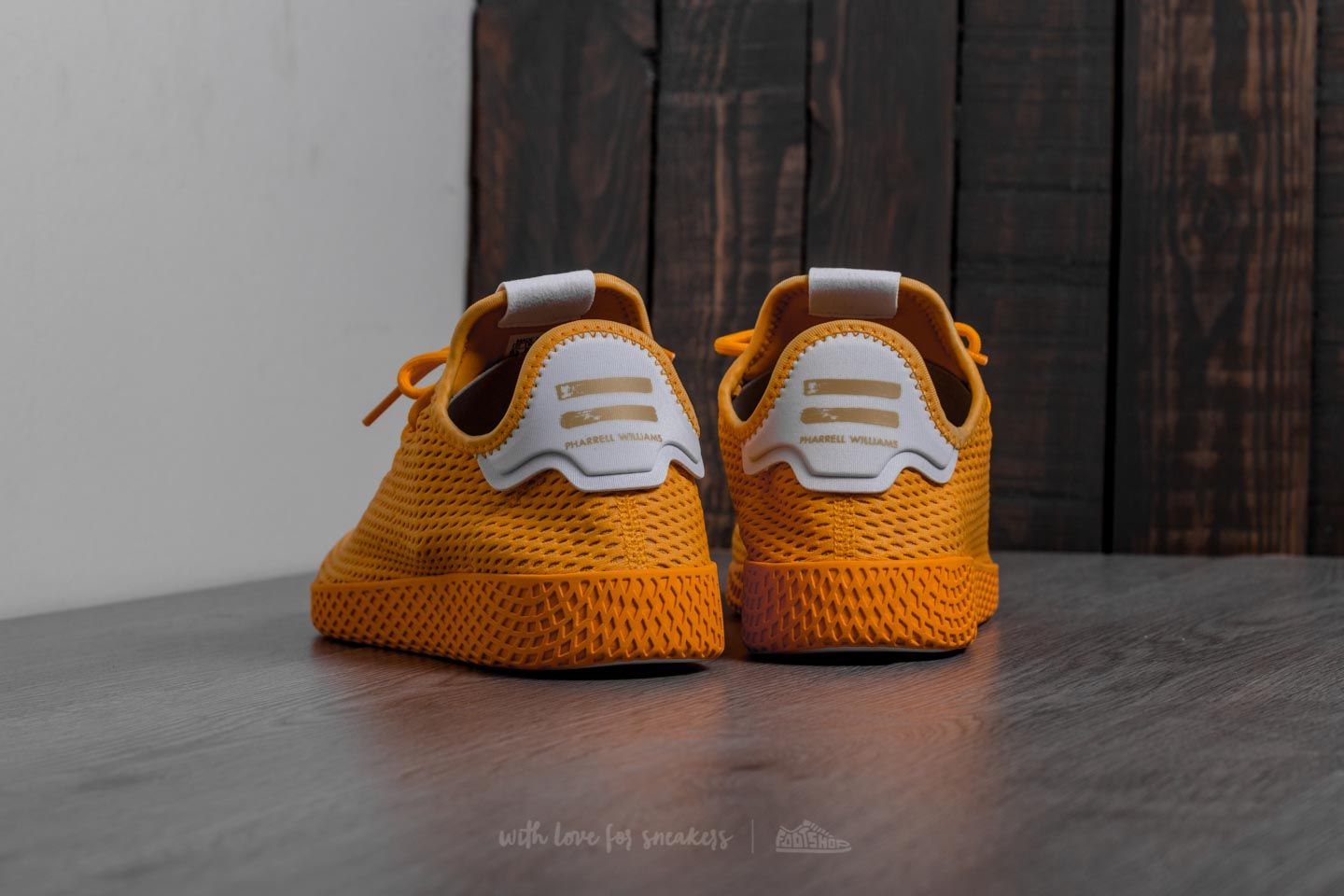 Herenschoenen adidas Pharrell Williams Tennis Hu Collegiate Gold