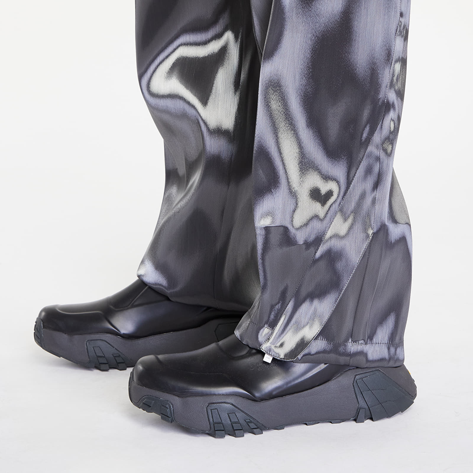 Džíny a kalhoty HELIOT EMIL Liquid Metal Cargo Pants Metalic