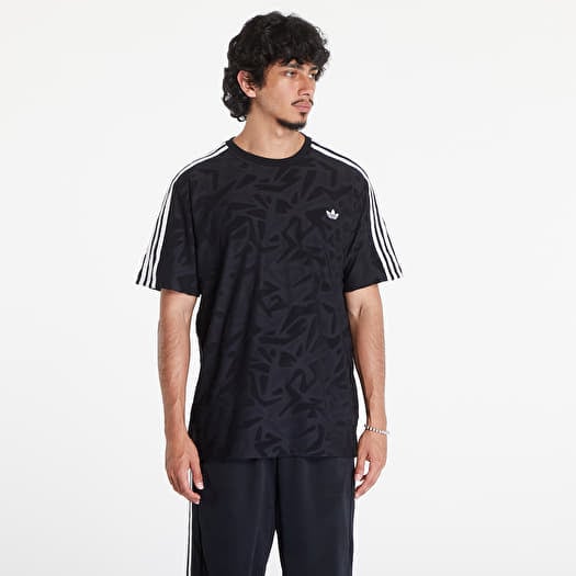 T shirts adidas nike 2025
