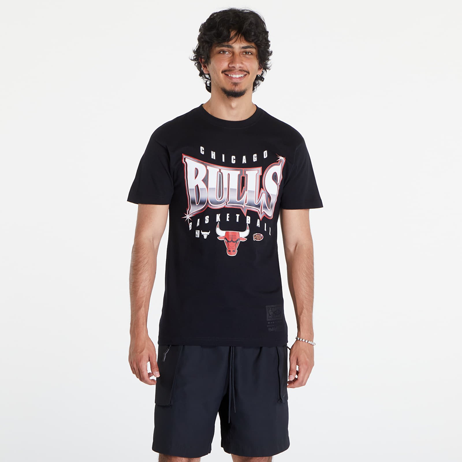 Männer T-Shirts Mitchell & Ness NBA Glow Up Tee Chicago Bulls Black