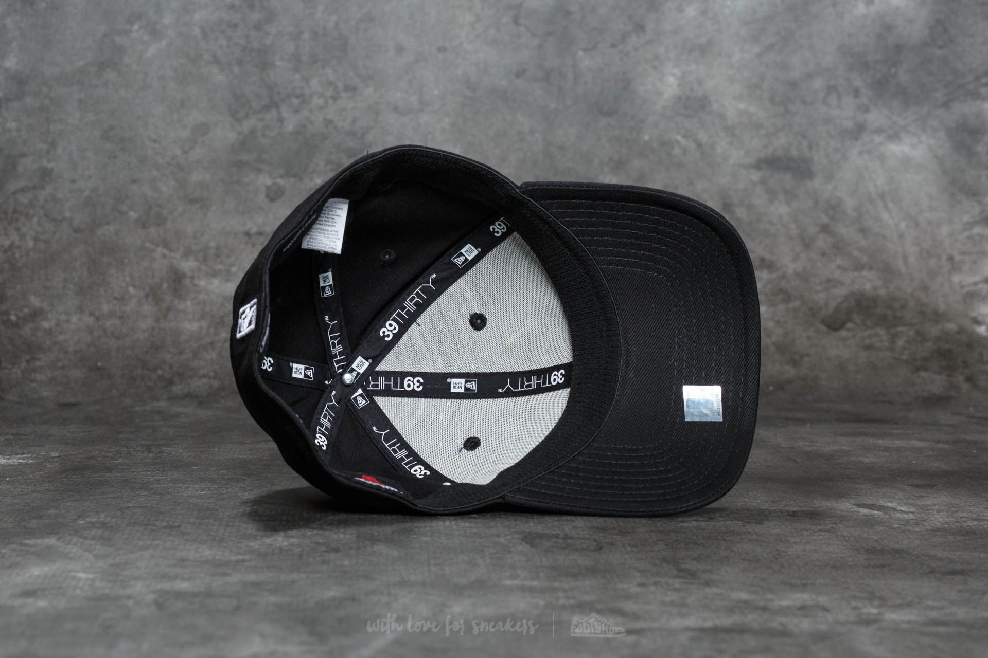 Tinkamas New Era 39Thirty Monochrome Chicago Bulls Cap Black