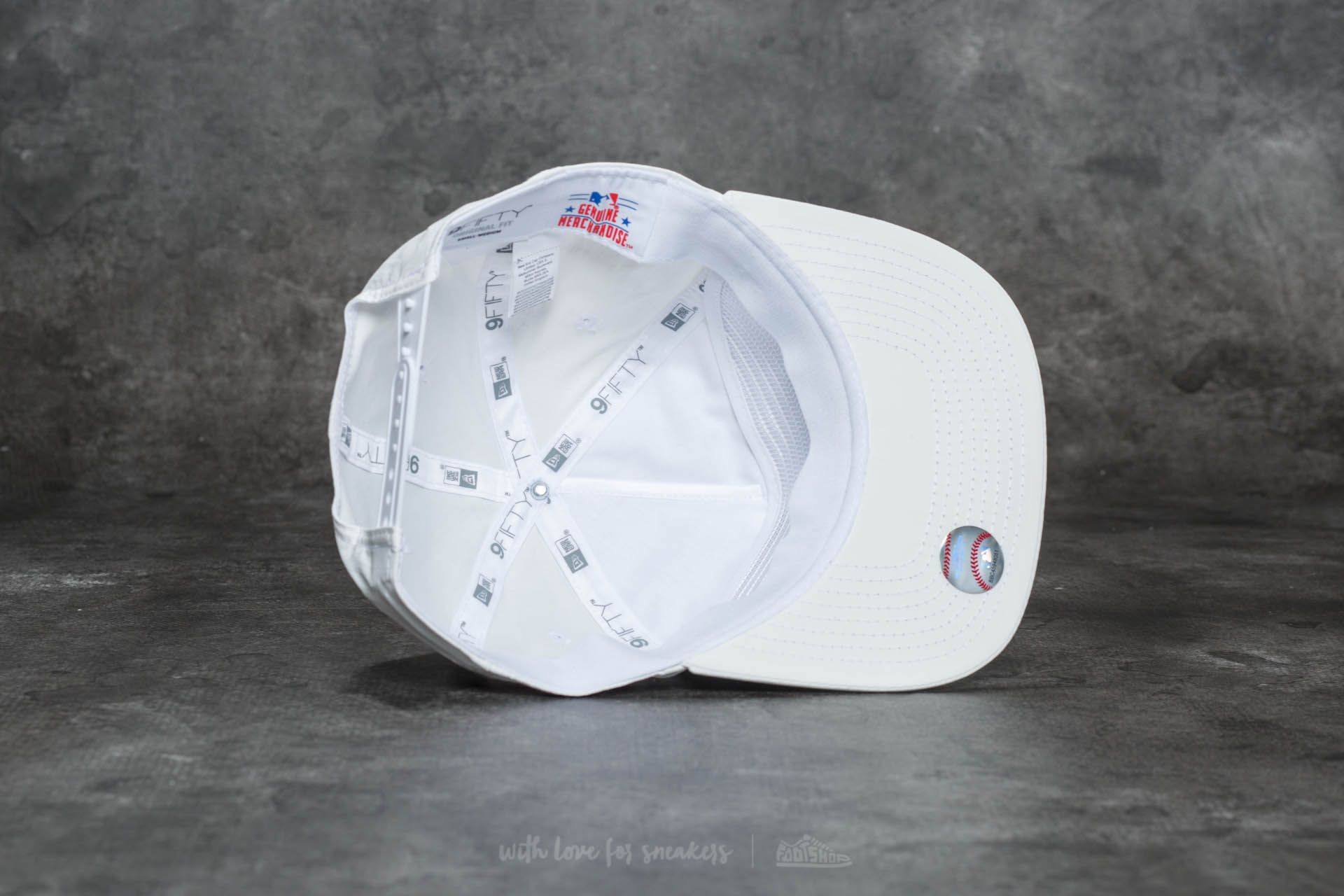 Шапки New Era 9Fifty Monochrome Script New York Yankees Cap White