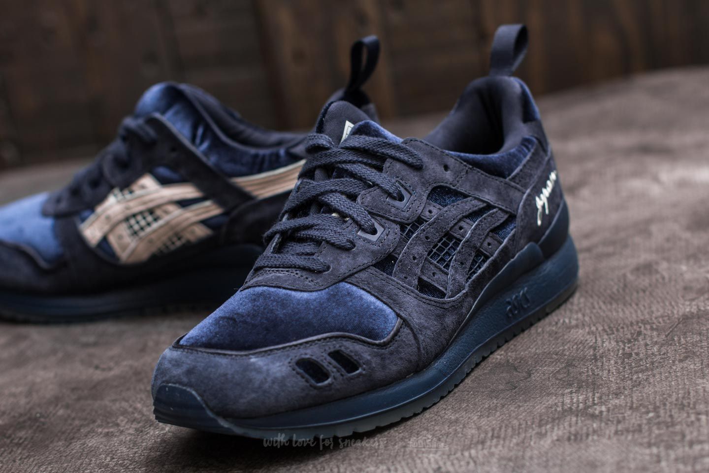 Navy blue asics sale gel lyte iii