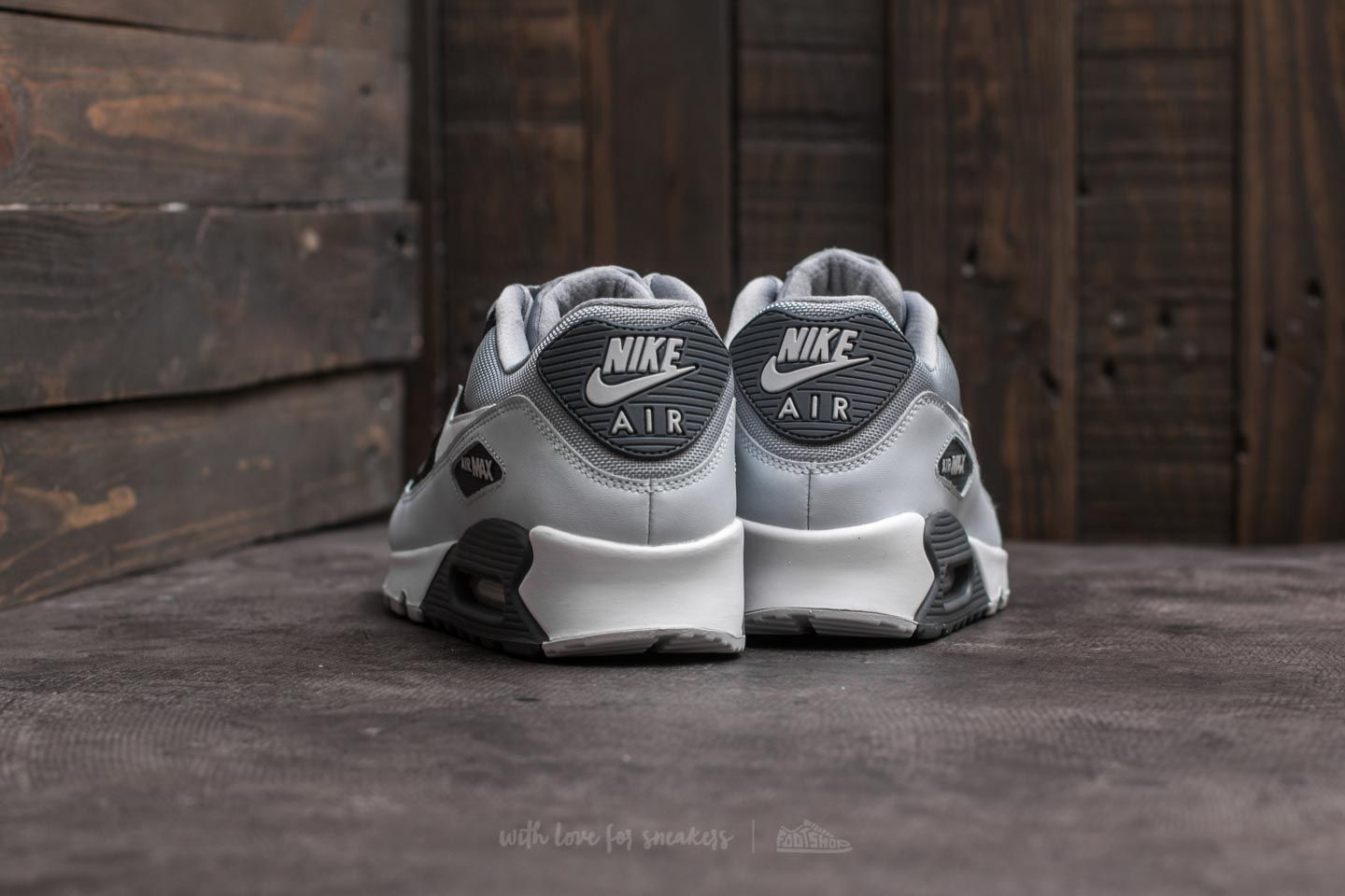 Nike air max 90 essential trainer wolf grey / platinum outlet