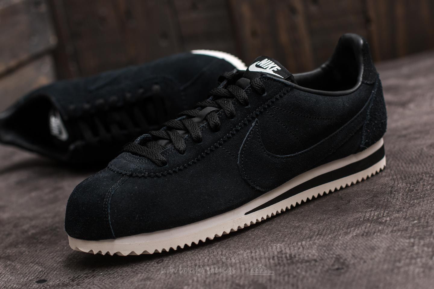 Nike cortez se on sale black