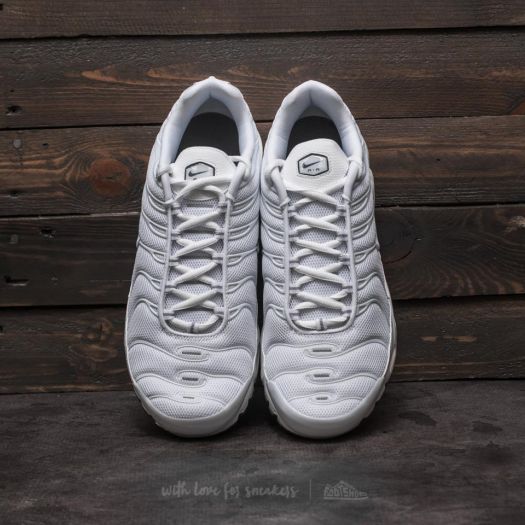 white nike air shoes for men