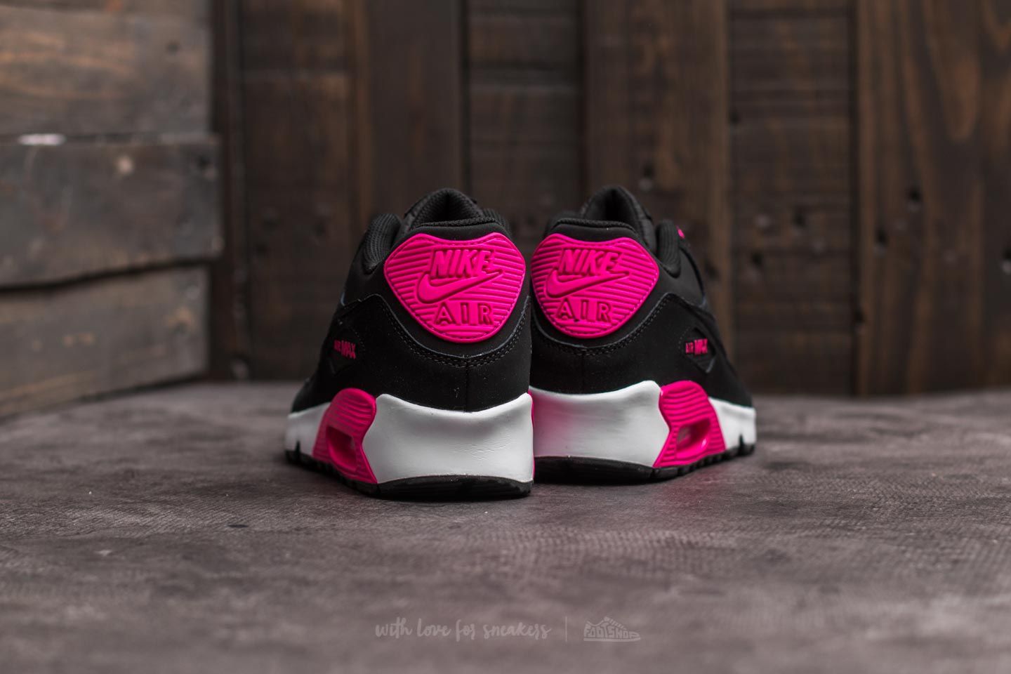 Black and pink ladies nike air max trainers cheap