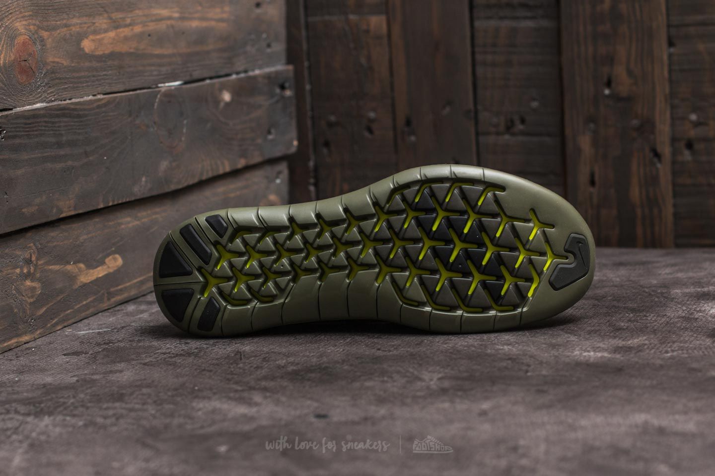 Nike free online flyknit olive