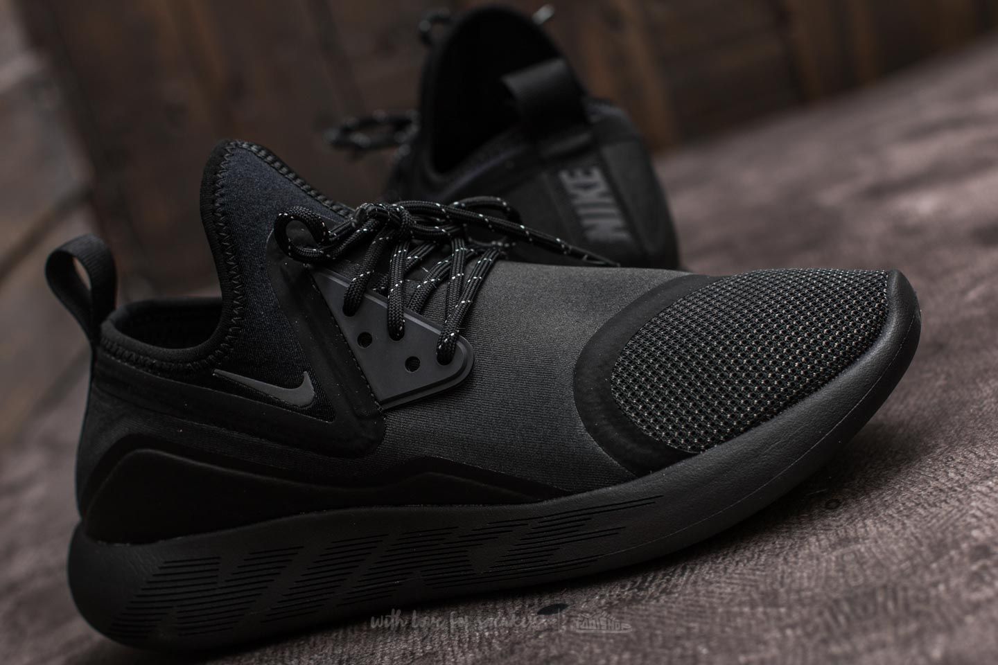 Nike lunarcharge essential black 2025