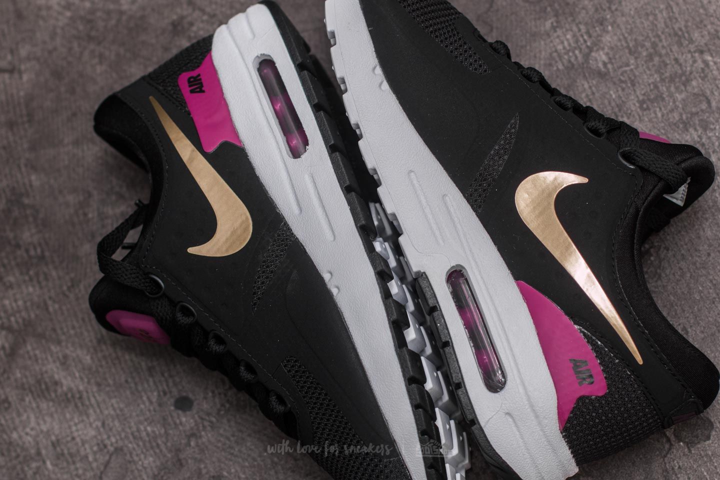Women s shoes Nike Air Max Zero Essential GS Black Metallic