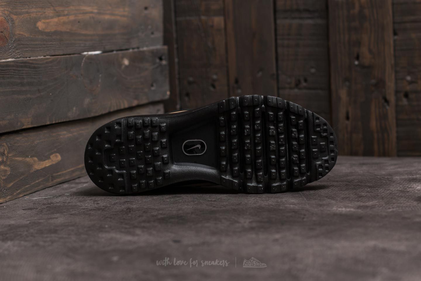 Női cipők Nike Air Max 2017 (GS) Black/ Metallic Gold