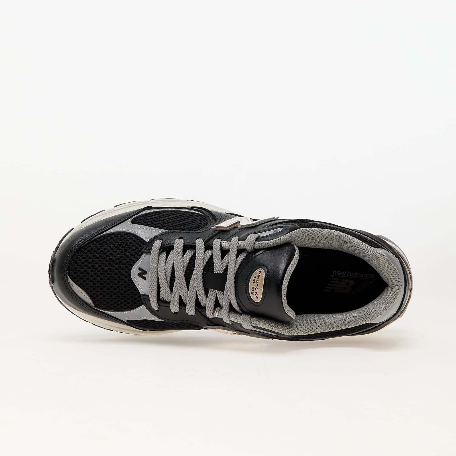 Moški čevlji New Balance 2002R Black