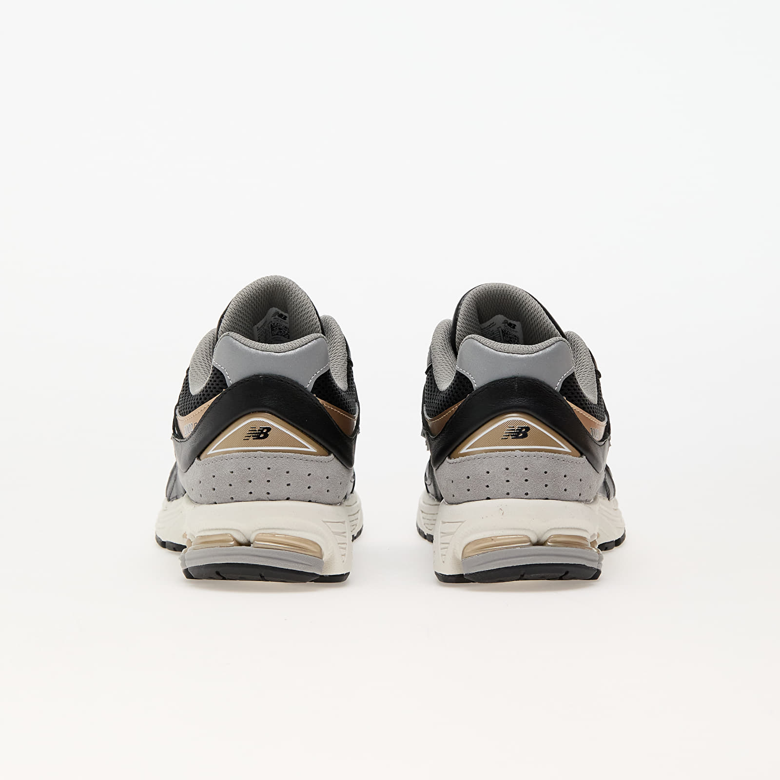 Moški čevlji New Balance 2002R Black