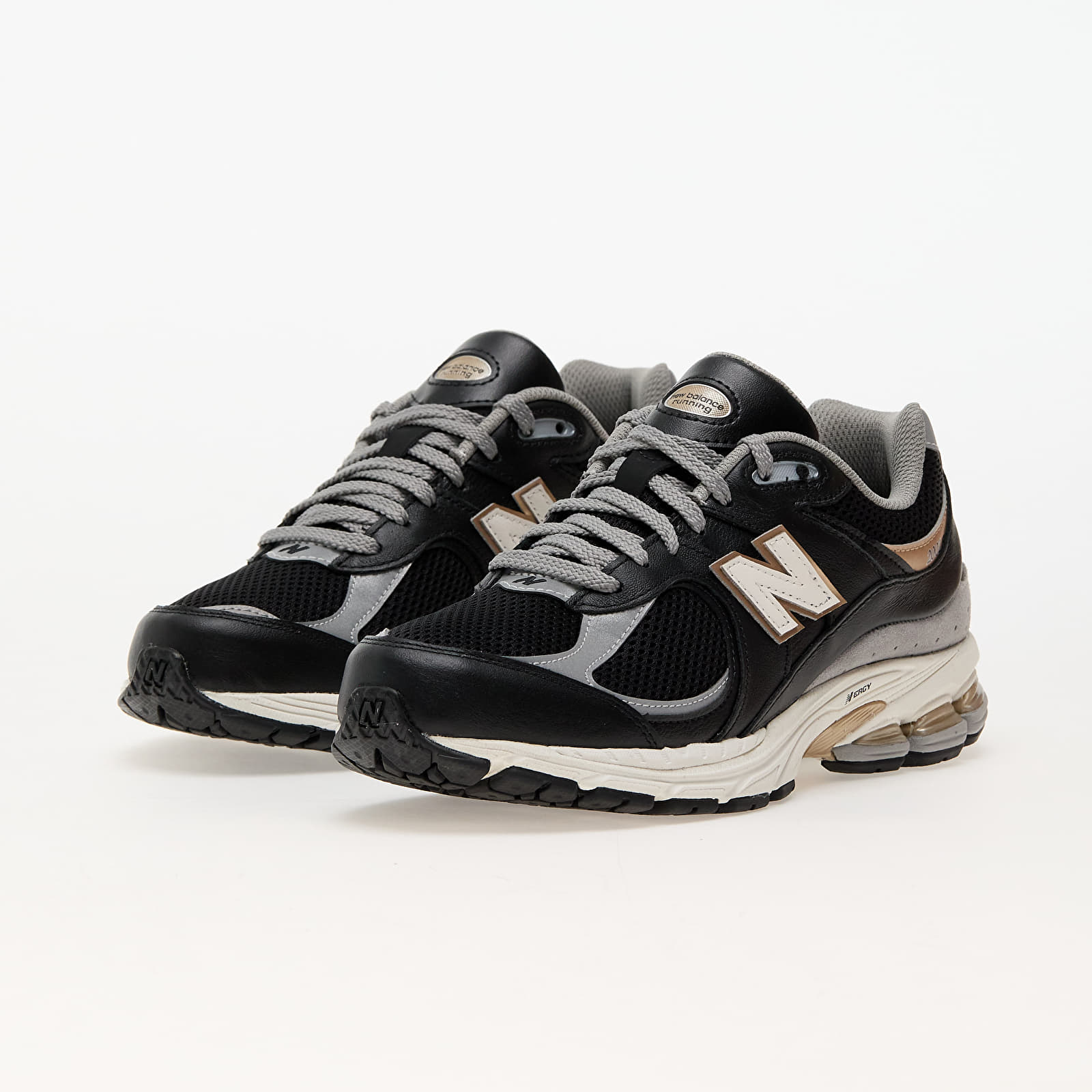 Moški čevlji New Balance 2002R Black