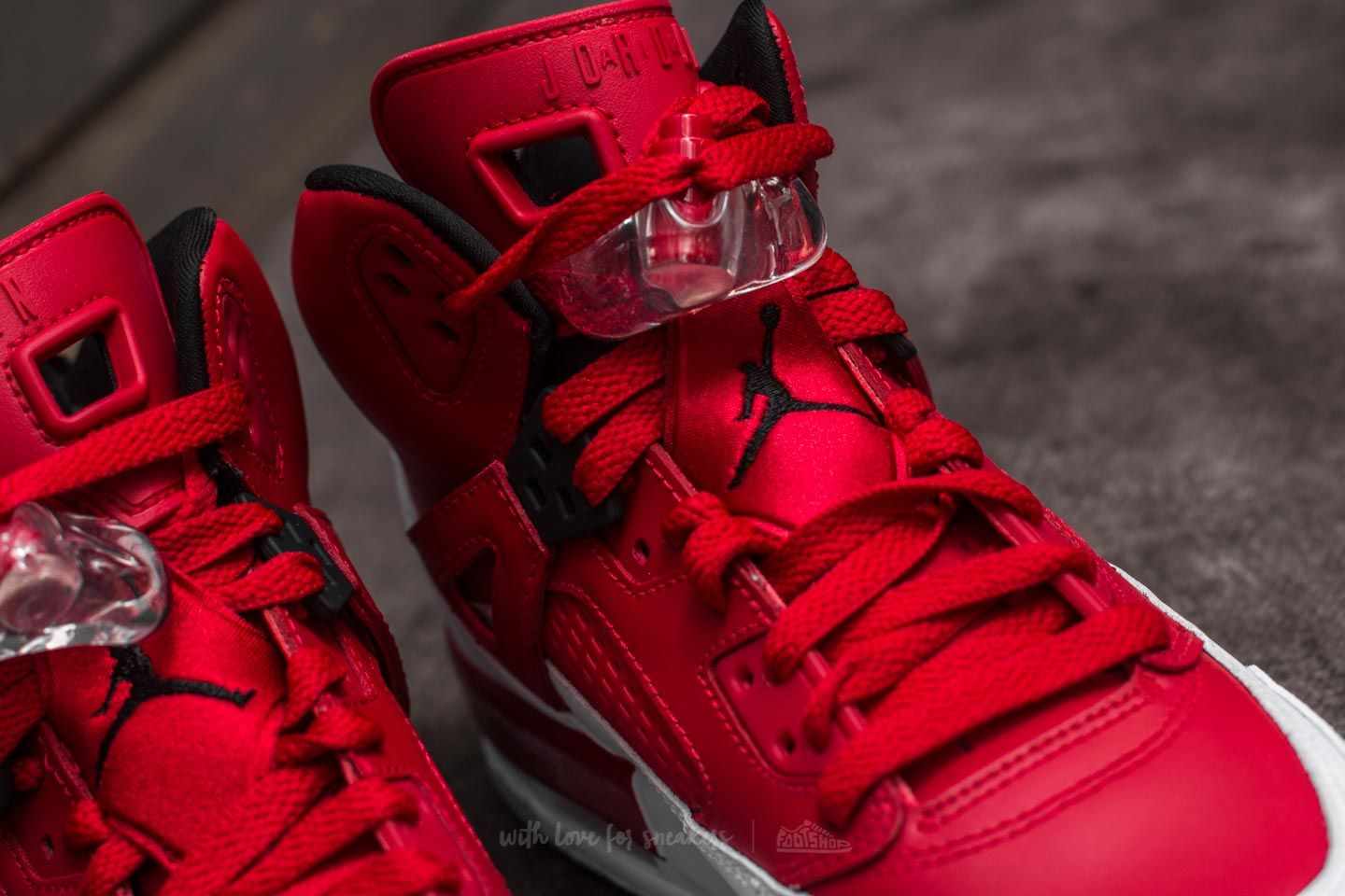 Women s shoes Jordan Spizike BG Gym Red Black White Wolf Grey Footshop