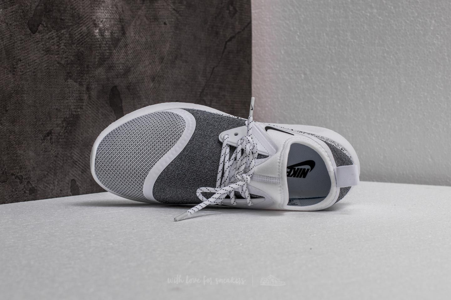 Women s shoes Nike Lunarcharge Essential W White Black White