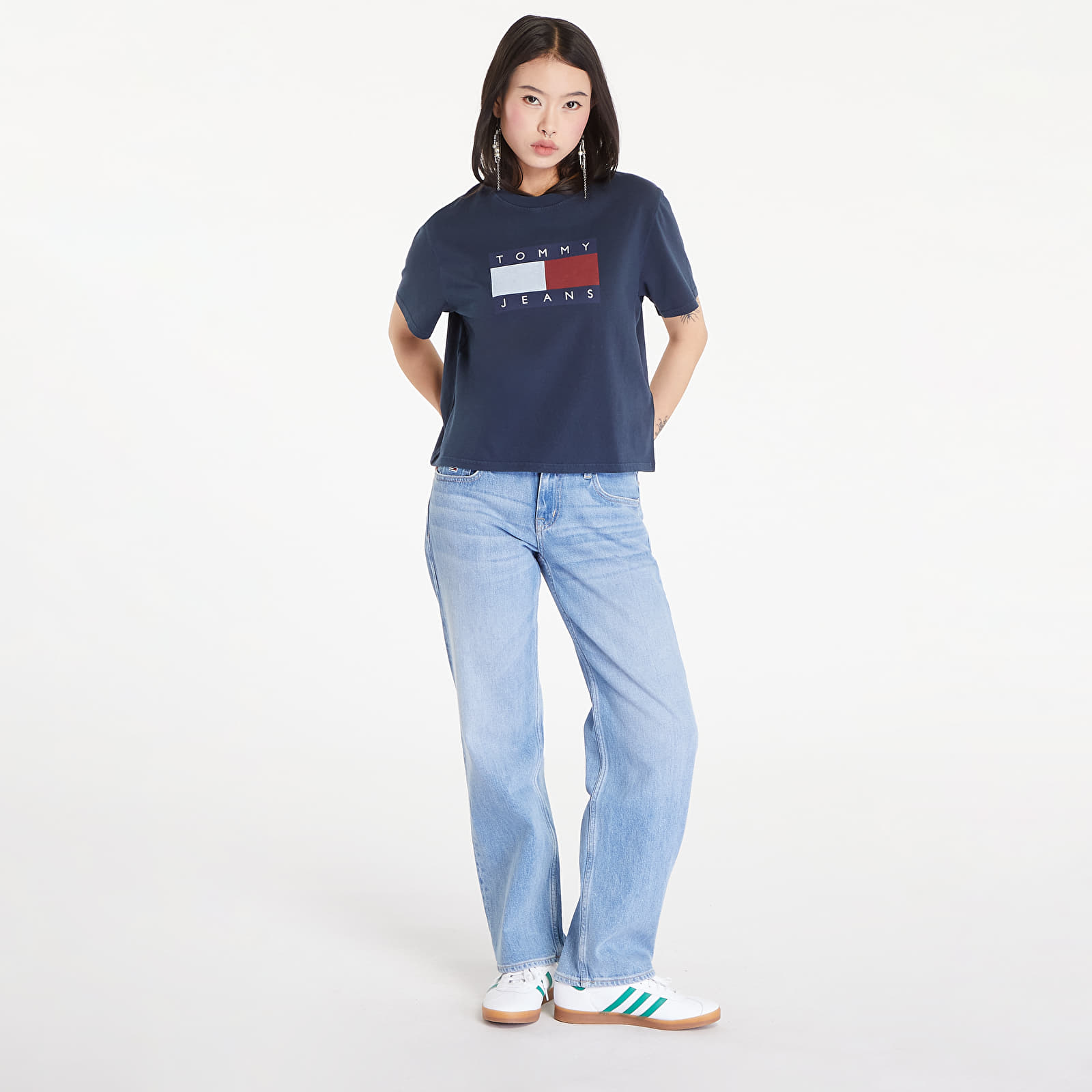 Női pólók  Tommy Jeans Flag Badge Boxy Fit T-Shirt Dark Night Navy