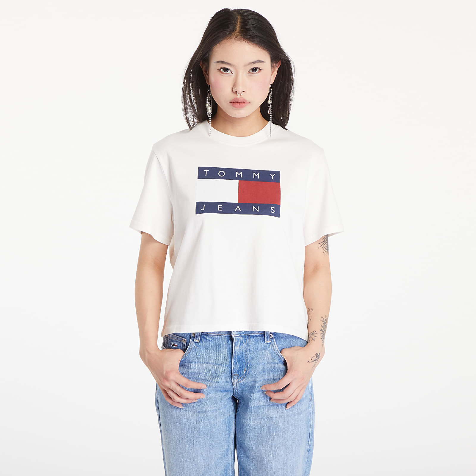 Női pólók  Tommy Jeans Flag Badge Boxy Fit T-Shirt Ancient White