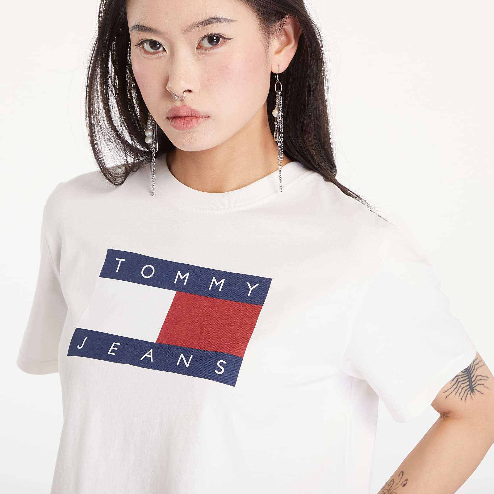 Női pólók  Tommy Jeans Flag Badge Boxy Fit T-Shirt Ancient White
