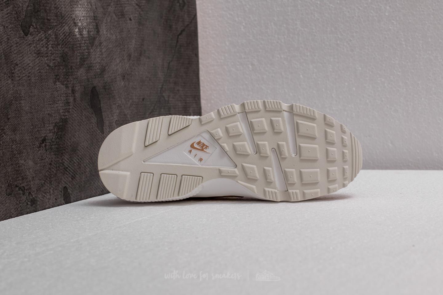 Women's shoes Nike WMNS Air Huarache Run Premium TXT Elm/ Metallic Red Bronze