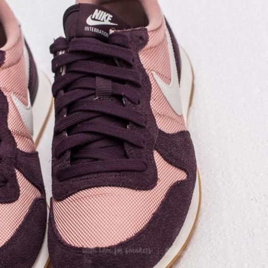 Nike internationalist light pink top