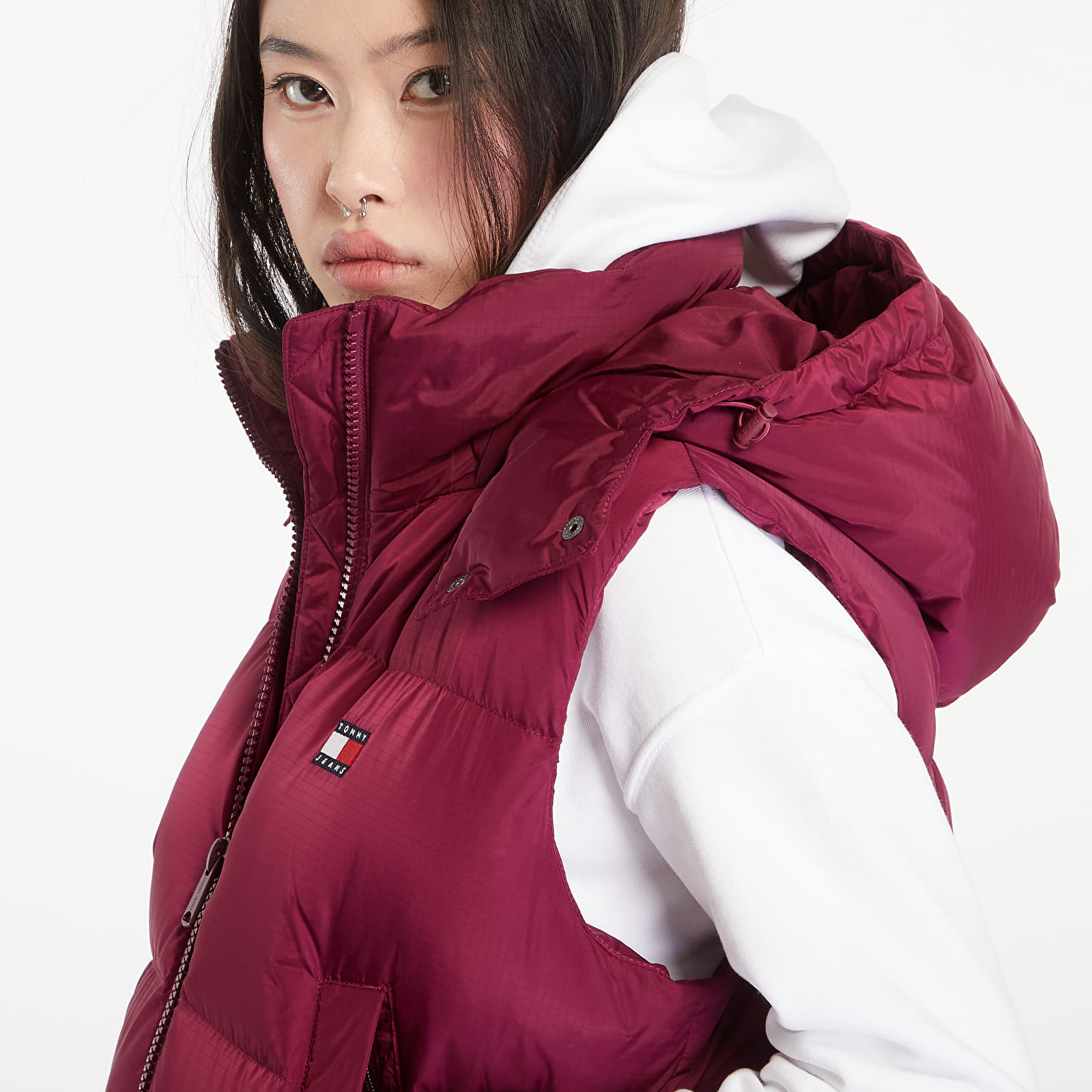 Ženski jopiči Tommy Jeans Crop Alaska Puffer Vest Valley Grape