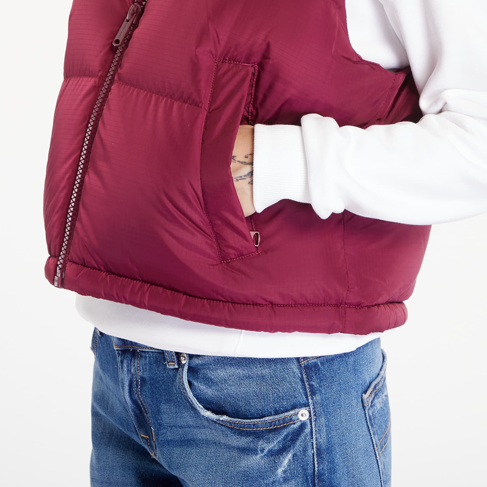 Veste pentru femei Tommy Jeans Crop Alaska Puffer Vest Valley Grape