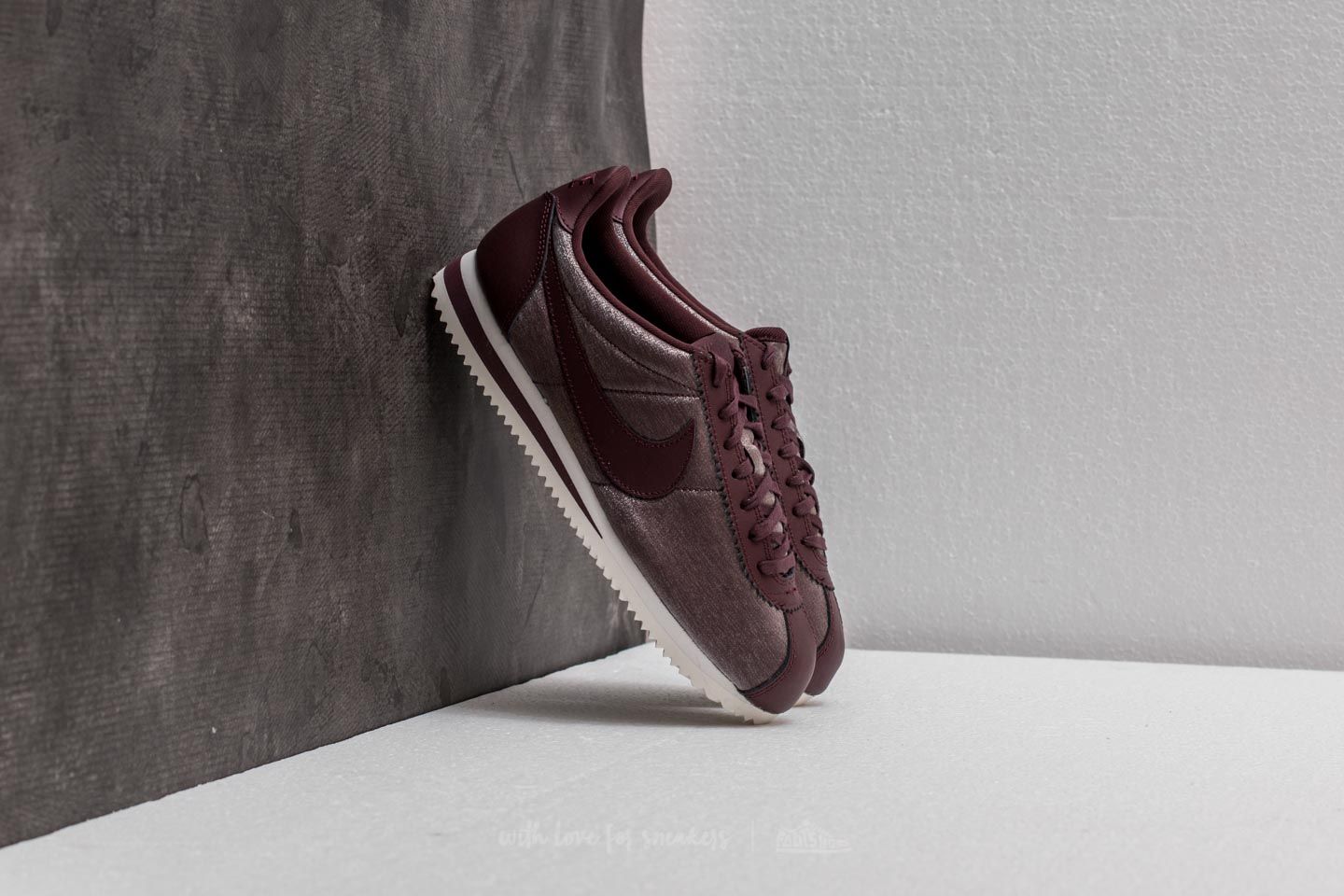 Moteriška avalynė Nike Wmns Classic Cortez Premium Metallic Mahogany/ Metallic Mahogany