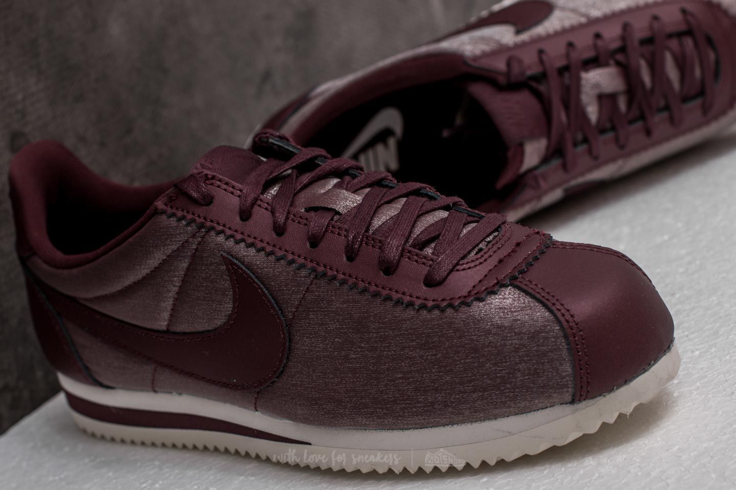 Moteriška avalynė Nike Wmns Classic Cortez Premium Metallic Mahogany/ Metallic Mahogany