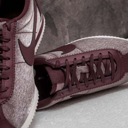 Women's maroon nike 2024 cortez