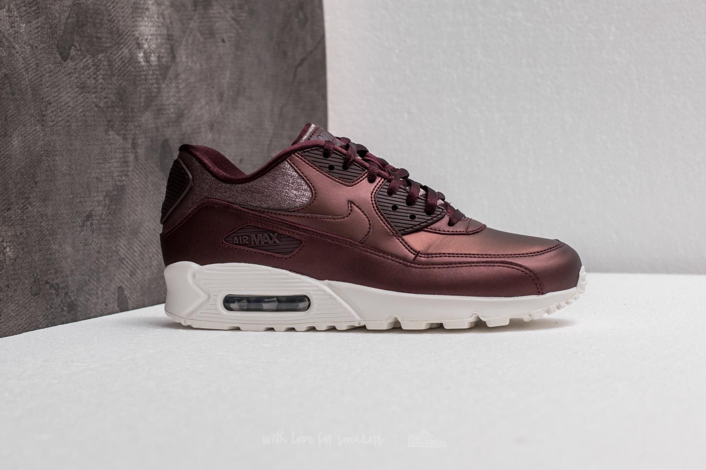 Women s shoes Nike WMNS Air Max 90 Premium Metallic Mahogany