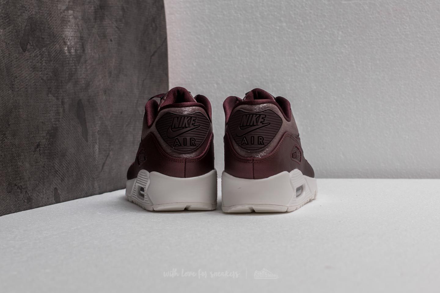 Sko til kvinder Nike WMNS Air Max 90 Premium Metallic Mahogany/ Metallic Mahogany