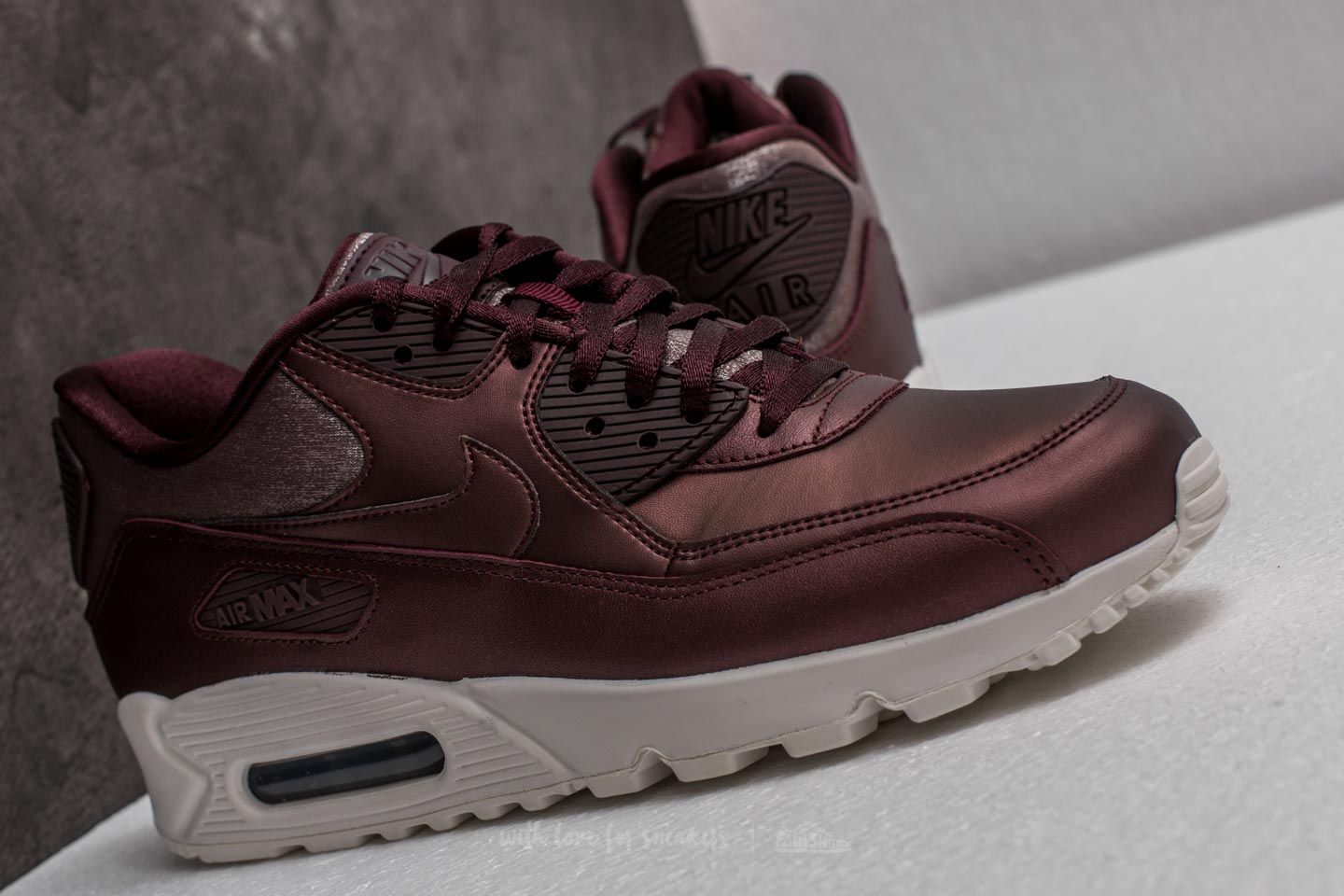 Sko til kvinder Nike WMNS Air Max 90 Premium Metallic Mahogany/ Metallic Mahogany