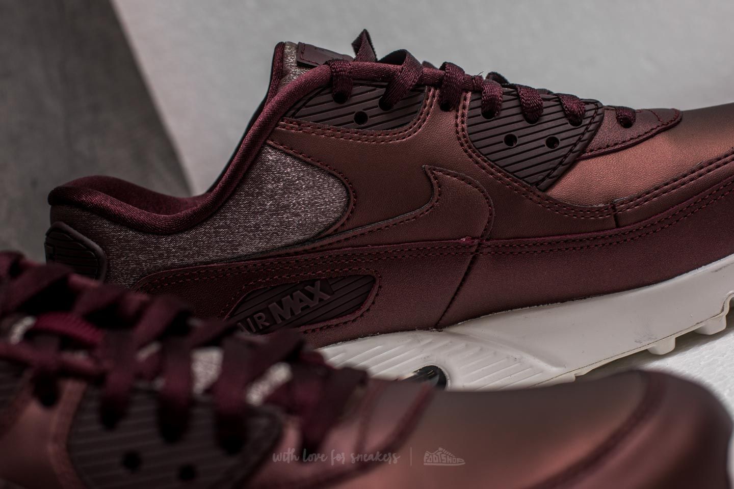Sko til kvinder Nike WMNS Air Max 90 Premium Metallic Mahogany/ Metallic Mahogany