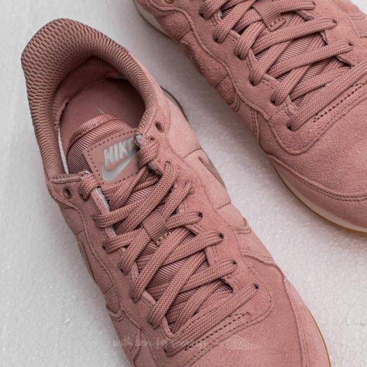 Nike internationalist particle pink store