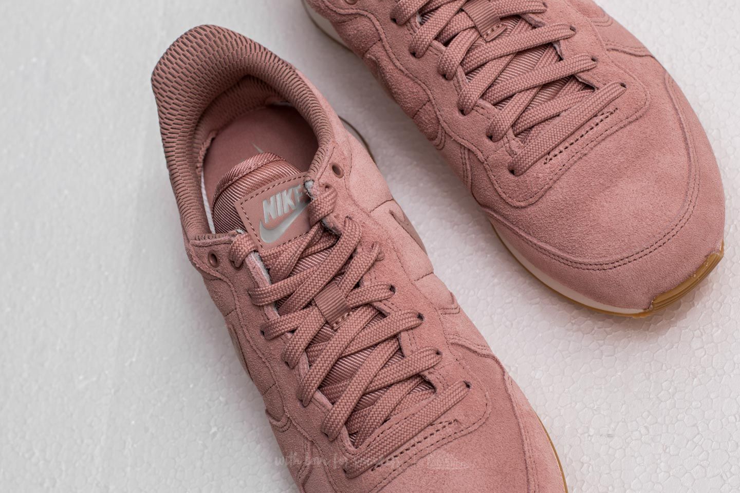 Women s shoes Nike W Internationalist SE Particle Pink Particle Pink Footshop