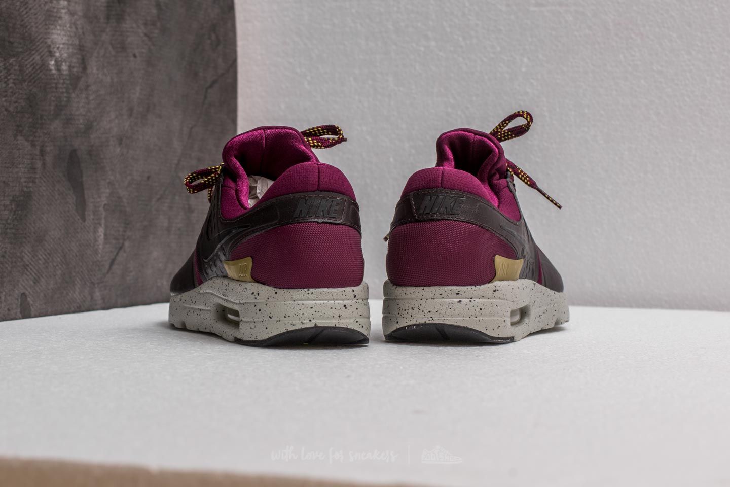 Men s shoes Nike Air Max Zero SE Bordeaux Black Velvet Brown Footshop