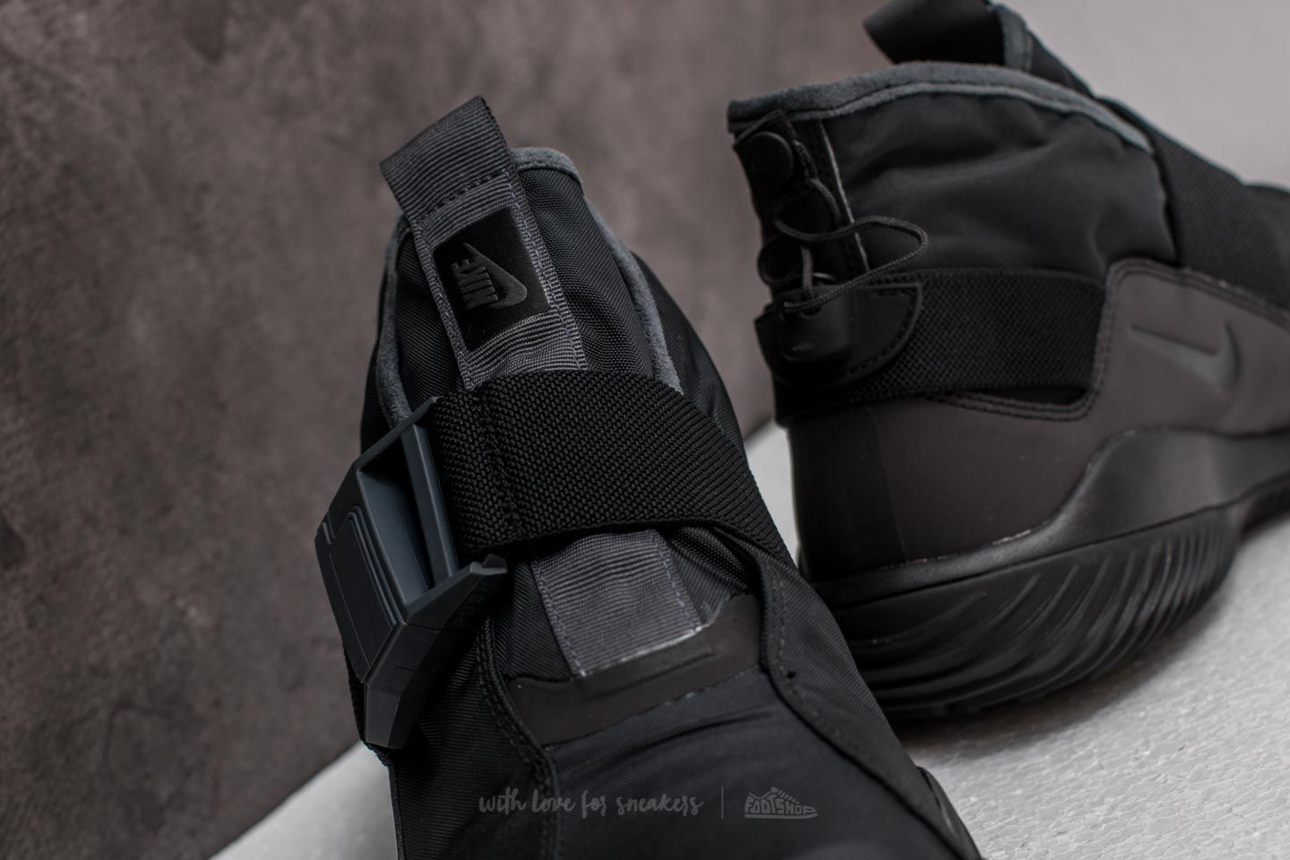Nike komyuter black white cheap