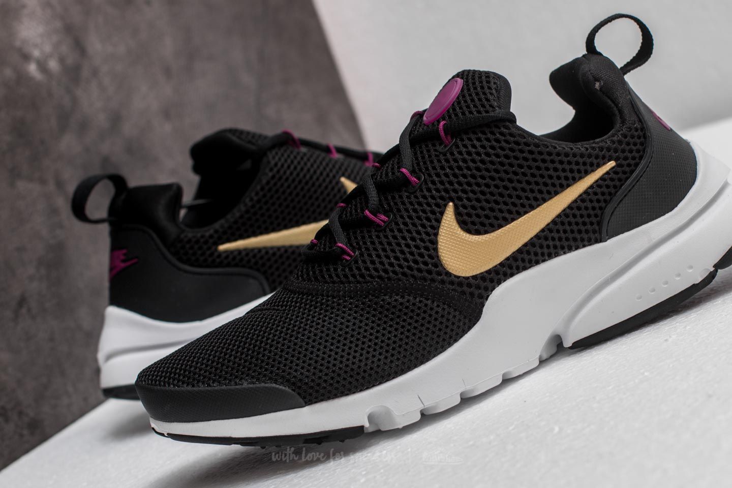 Women s shoes Nike Presto Fly GS Black Metallic Gold Tea Berry Footshop