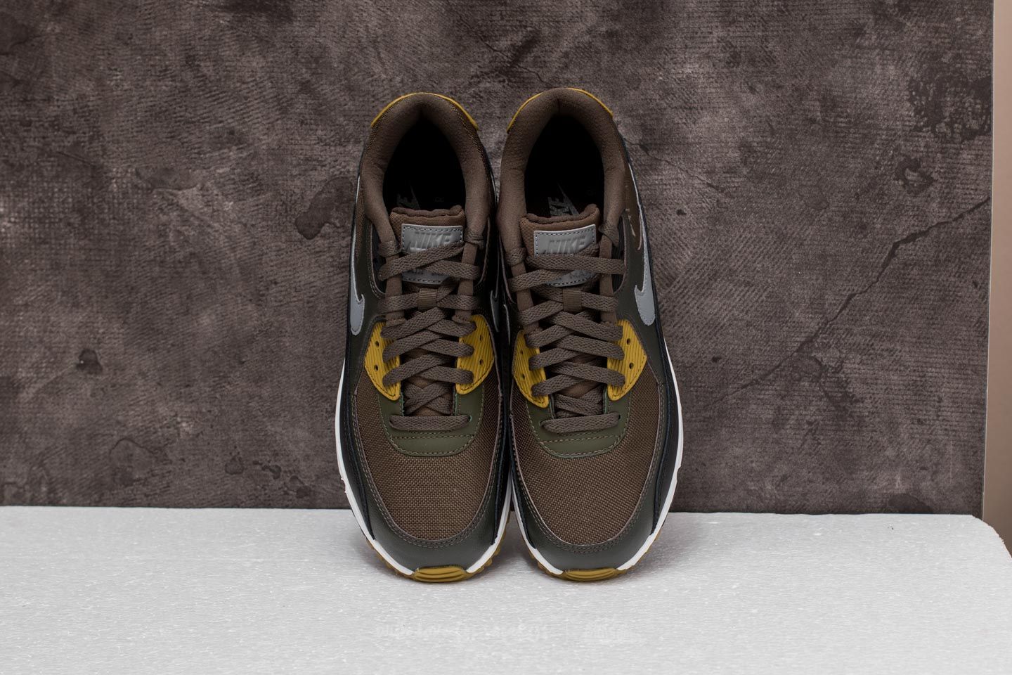 Nike air max 90 essential cargo khaki/ cool grey-black top
