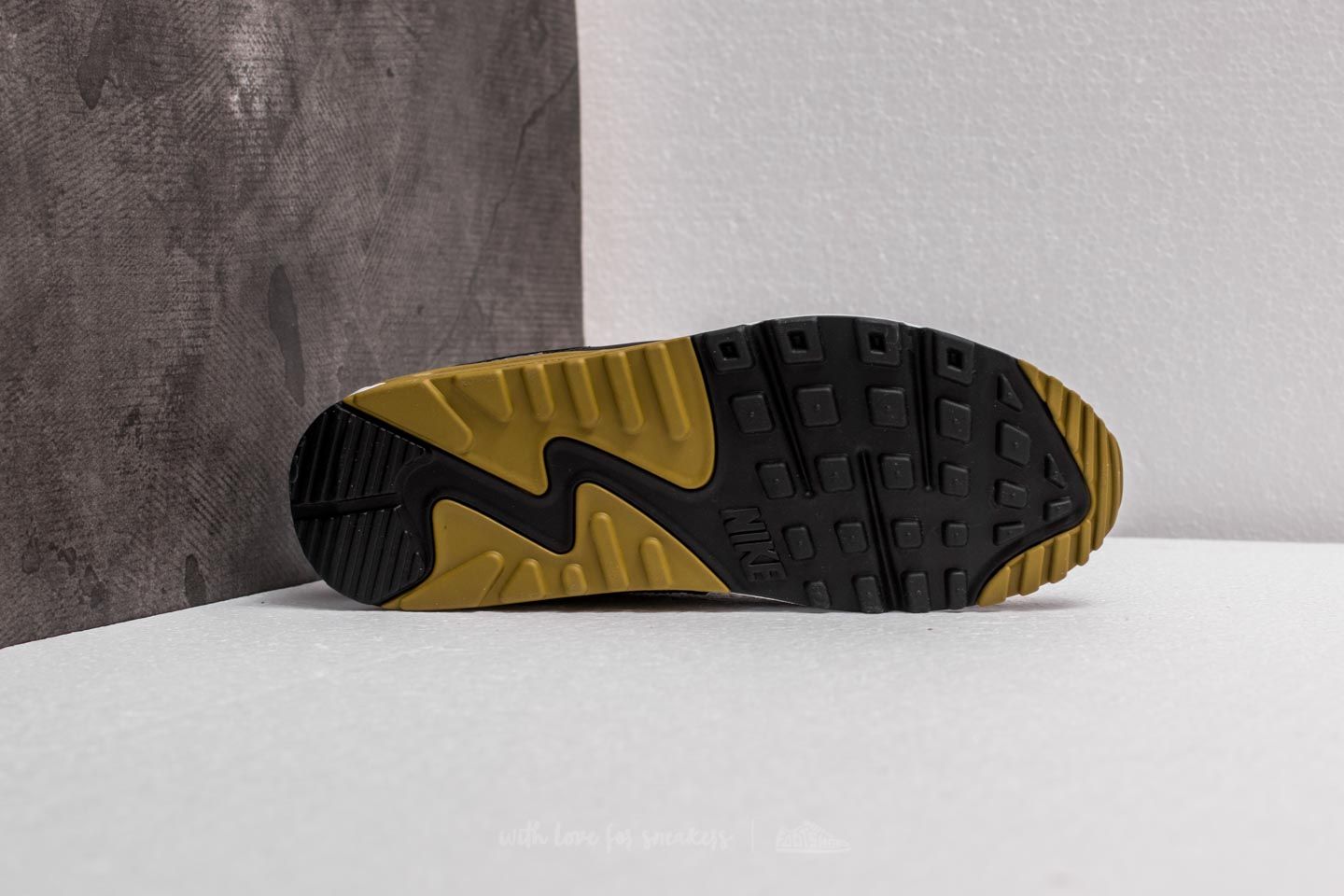 Мъжки кецове и обувки Nike Air Max 90 Essential Cargo Khaki/ Cool Grey-Black